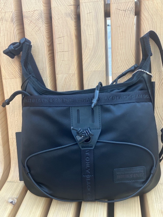 WhiteMountaineering　WM×BRIEFING　エヴリデイサコシュ　　BLACK　BK2671803　　ホワイトマウンテニアリング