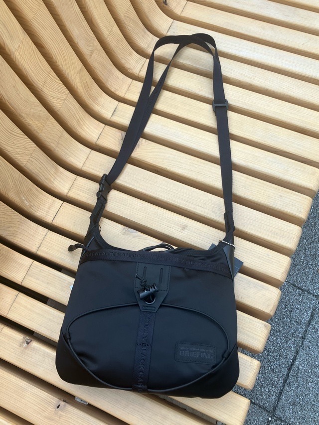 WhiteMountaineering　WM×BRIEFING　エヴリデイサコシュ　　BLACK　BK2671803　　ホワイトマウンテニアリング