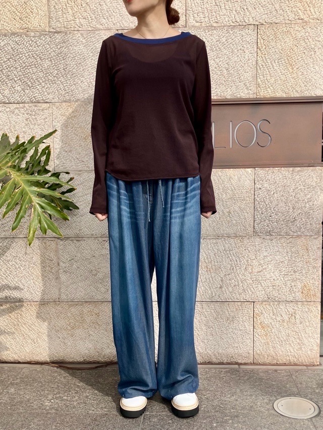 AKANE UTSUNOMIYA  アカネ ウツノミヤ  襟 配色 シアー ロングスリーブ Tシャツ   SPA-FT29-2006　LIGHT GRAY / BROWN 