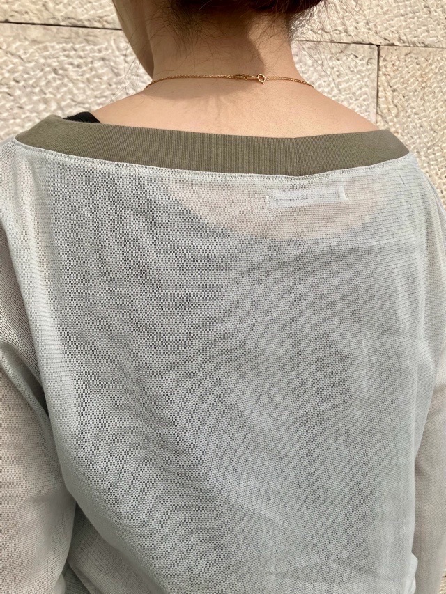 AKANE UTSUNOMIYA  アカネ ウツノミヤ  襟 配色 シアー ロングスリーブ Tシャツ   SPA-FT29-2006　LIGHT GRAY / BROWN 