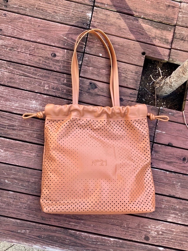 N°21 ヌメロヴェントゥーノ 25S-988VTT1 Evaショルダーレザ-パンチング ト-トバッグ/CAMEL