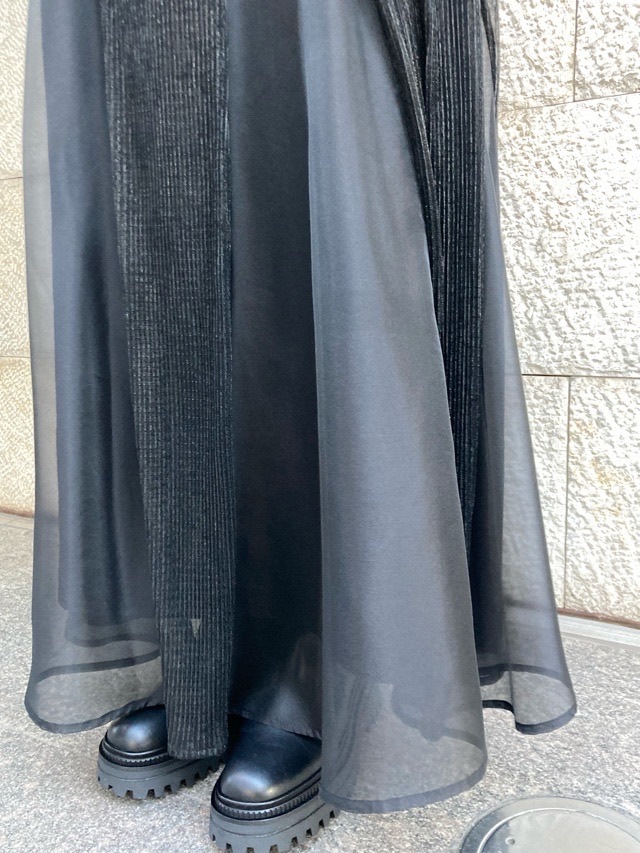 AULA  アウラ  グリッタープリーツロングスカート　BLACK　3234-07002