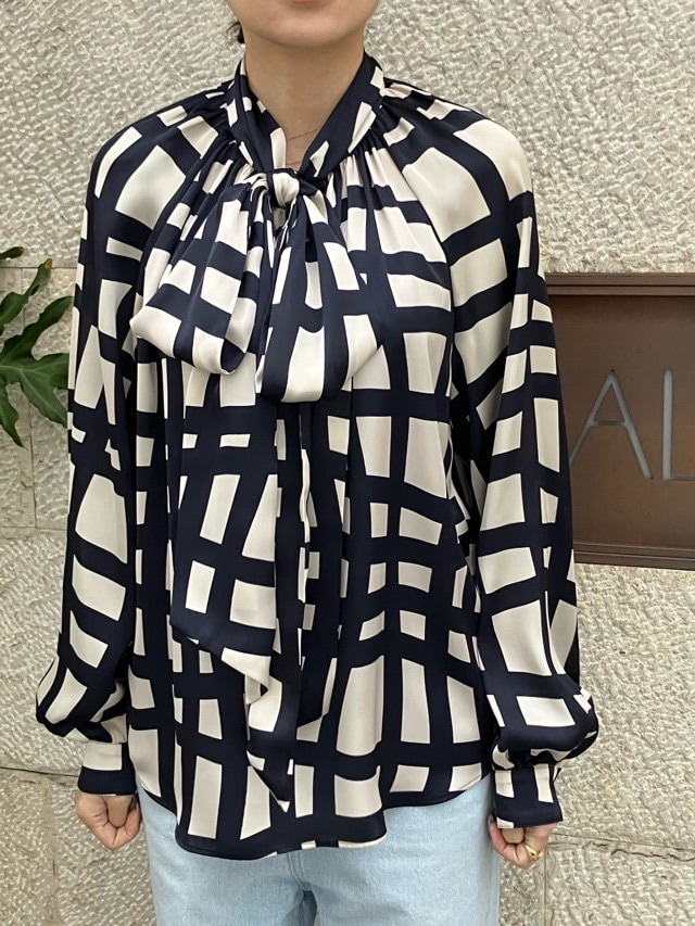 BEATINGHEART　格子柄 サテン ボウタイ ブラウス　 BB012L2     NAVY (B8）    ビーティングハート