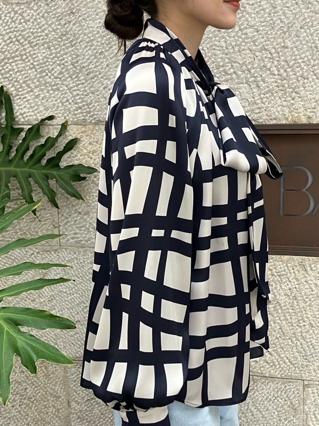 BEATINGHEART　格子柄 サテン ボウタイ ブラウス　 BB012L2     NAVY (B8）    ビーティングハート