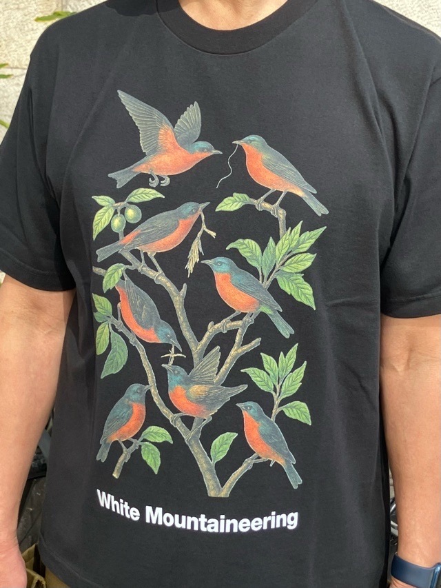 WhiteMountaineering　鳥 ボタニカル プリント Tシャツ　BLACK / PINK / WHITE　WM2671516　　ホワイトマウンテニアリング