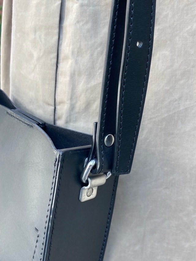 ED ROBERT JUDSON エドロバートジャドソン ステッチ サコシュ　BUCKS SMOOTH COW LEATHER BLACK/GREEN　BO1QBG-169