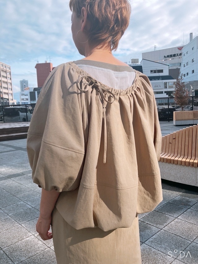 AKANE UTSUNOMIYA アカネ ウツノミヤ  バル－ンシルエットブラウス  SPA-FB25-2005　NAVY/BEIGE