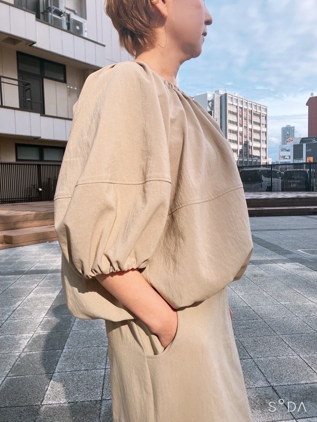 AKANE UTSUNOMIYA アカネ ウツノミヤ  バル－ンシルエットブラウス  SPA-FB25-2005　NAVY/BEIGE