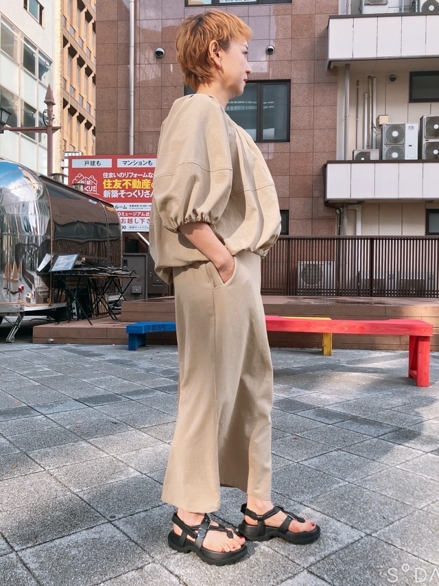 AKANE UTSUNOMIYA アカネ ウツノミヤ  バル－ンシルエットブラウス  SPA-FB25-2005　NAVY/BEIGE