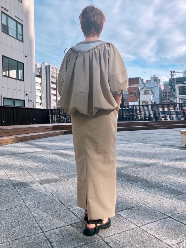 AKANE UTSUNOMIYA アカネ ウツノミヤ  バル－ンシルエットブラウス  SPA-FB25-2005　NAVY/BEIGE