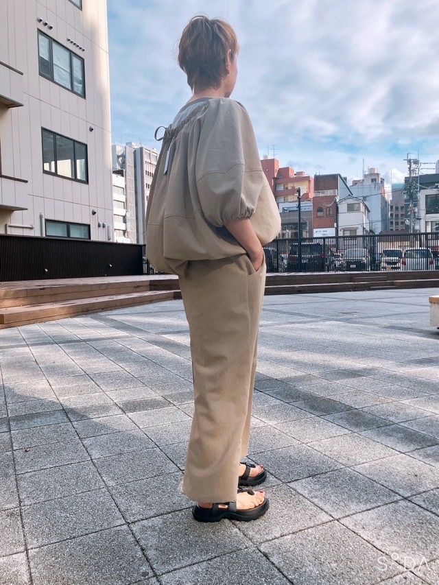 AKANE UTSUNOMIYA アカネ ウツノミヤ  バル－ンシルエットブラウス  SPA-FB25-2005　NAVY/BEIGE