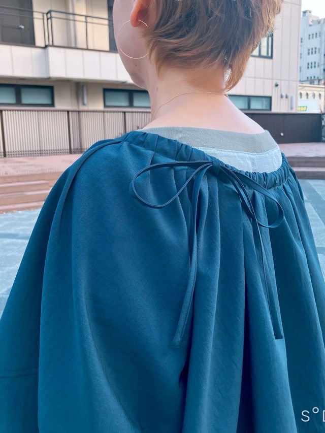 AKANE UTSUNOMIYA アカネ ウツノミヤ  バル－ンシルエットブラウス  SPA-FB25-2005　NAVY/BEIGE