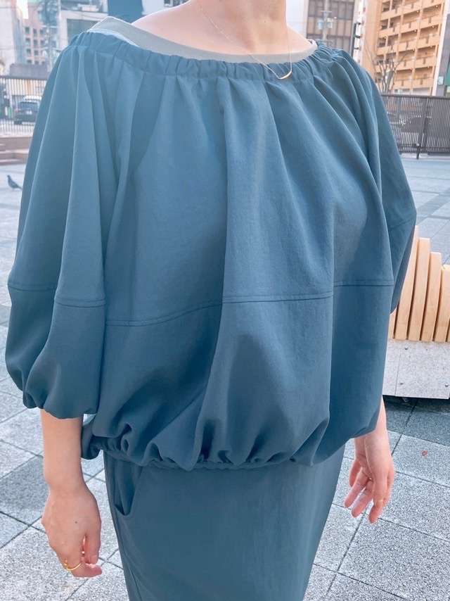 AKANE UTSUNOMIYA アカネ ウツノミヤ  バル－ンシルエットブラウス  SPA-FB25-2005　NAVY/BEIGE