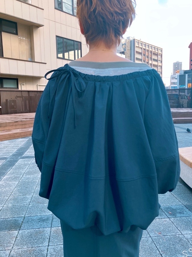 AKANE UTSUNOMIYA アカネ ウツノミヤ  バル－ンシルエットブラウス  SPA-FB25-2005　NAVY/BEIGE