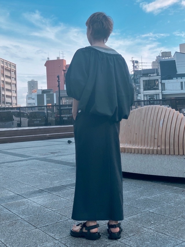 AKANE UTSUNOMIYA アカネ ウツノミヤ  バル－ンシルエットブラウス  SPA-FB25-2005　NAVY/BEIGE