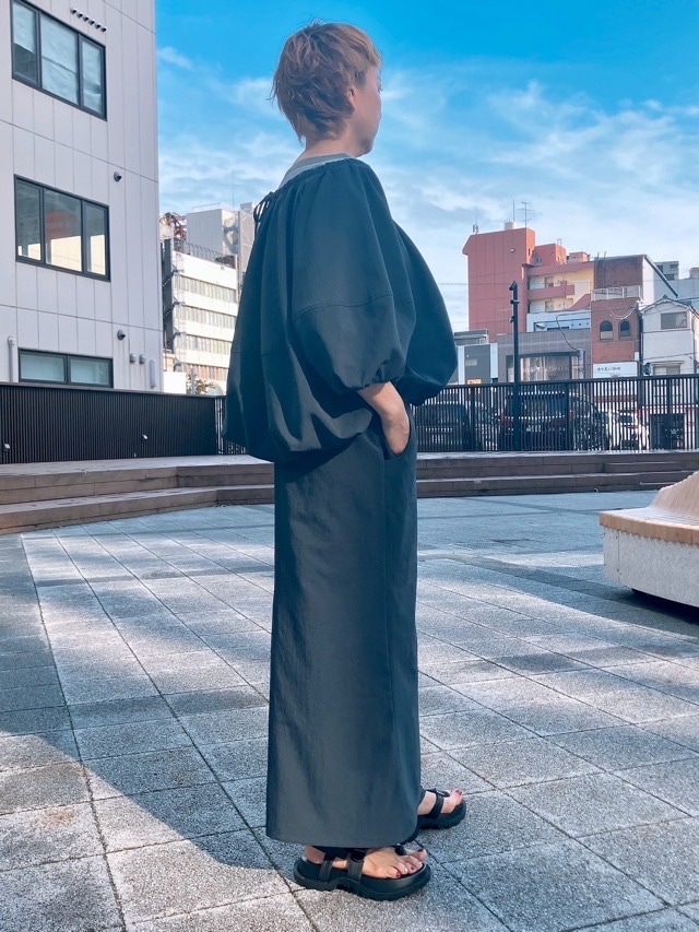 AKANE UTSUNOMIYA アカネ ウツノミヤ  バル－ンシルエットブラウス  SPA-FB25-2005　NAVY/BEIGE