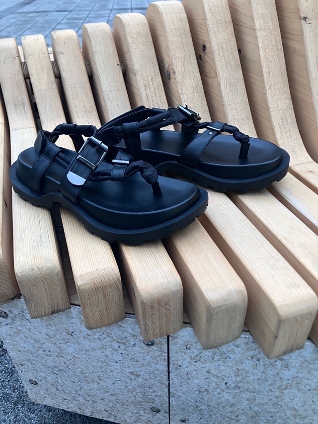 ALM.  厚底 トング ストラップサンダル  AL135  BLACK 　アルム