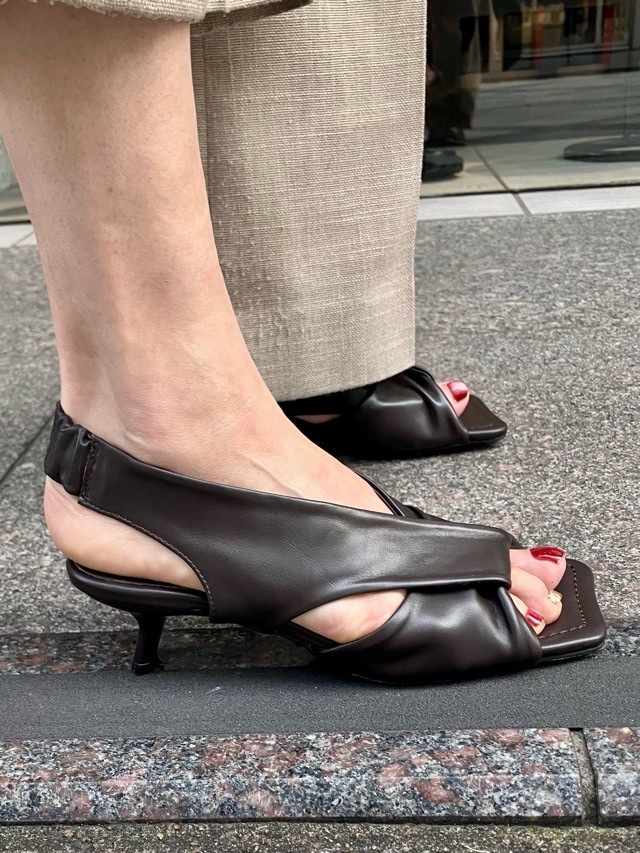 ALM.クロスデザインサンダル  AL132  BROWN 　アルム