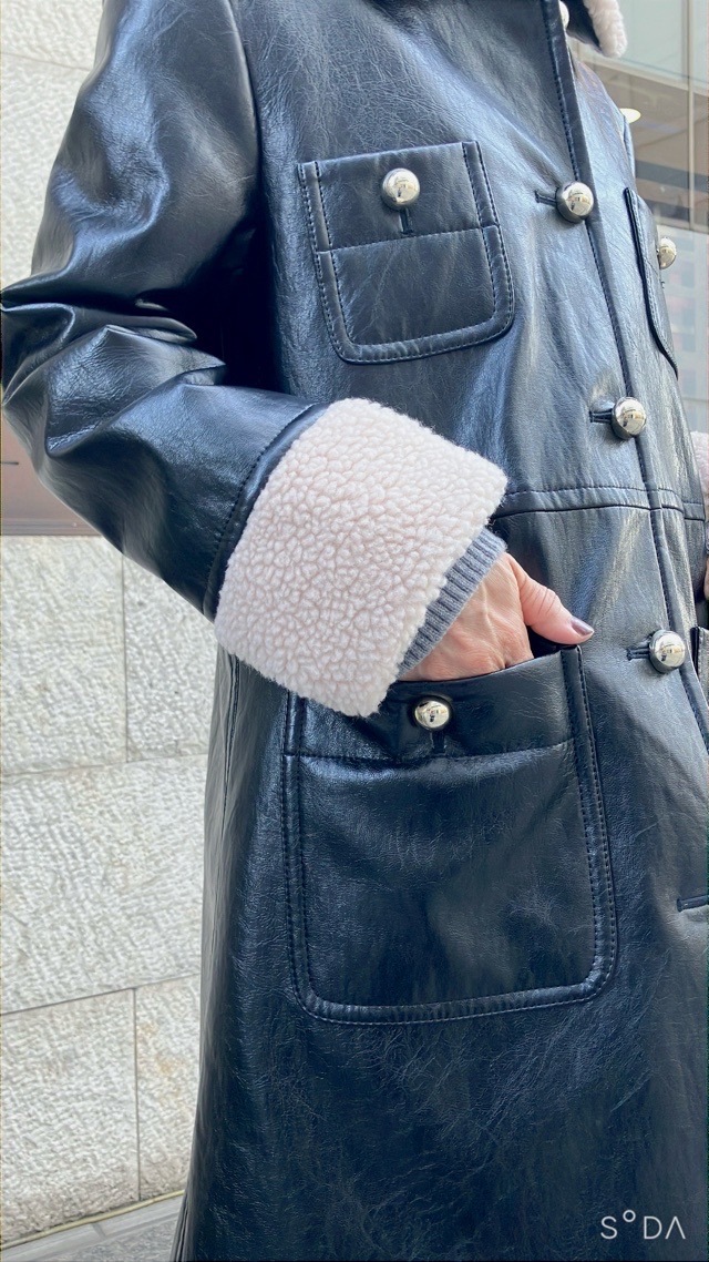 N°21 ヌメロヴェントゥーノ ボアカラー エコレザー コート 25I-NZ11 N°21 ヌメロヴェントゥーノ ボアカラー エコレザー コート 25I-NZ11