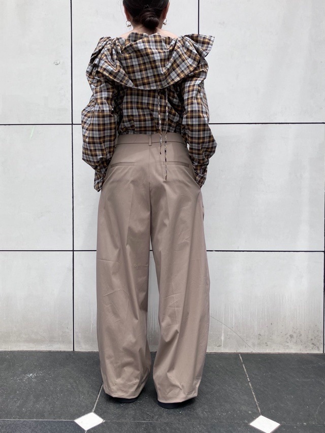 N°21　ヌメロヴェントゥーノ    ワンタック ワイドパンツ    26SW-B041-0296   BEIGE (1165)