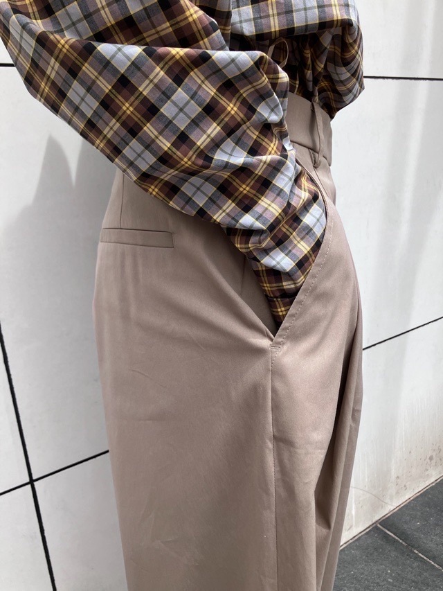 N°21　ヌメロヴェントゥーノ    ワンタック ワイドパンツ    26SW-B041-0296   BEIGE (1165)