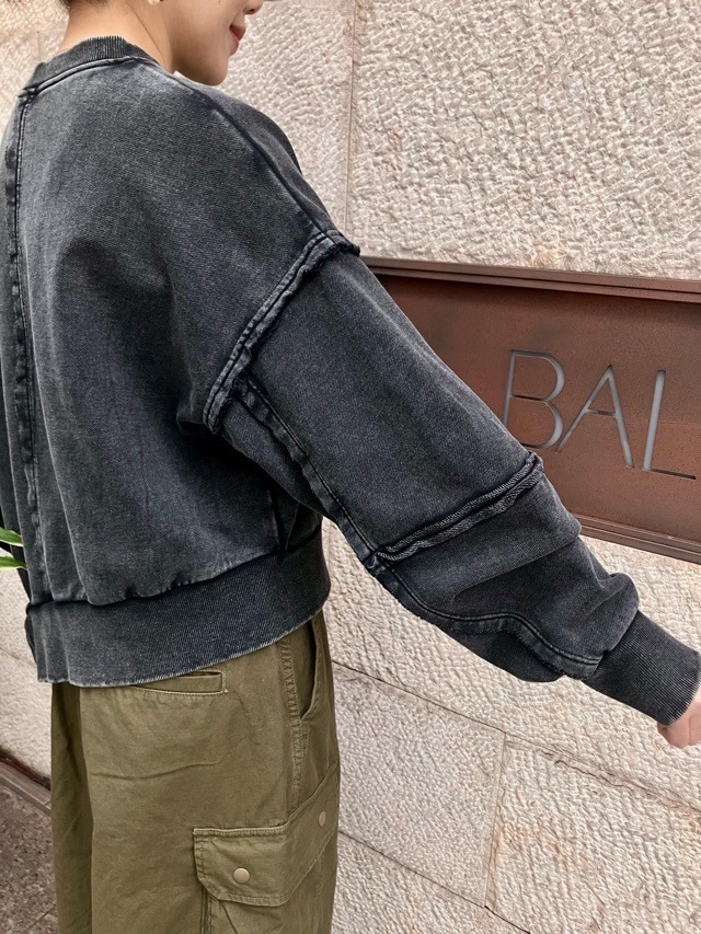 AULA AILA  アシンメトリー ビジュ付き ビンテージライク プルオーバー  1254-08001   BLACK(19) /PINK（72）  アウラアイラ