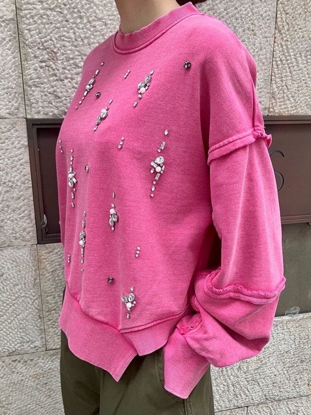 AULA AILA  アシンメトリー ビジュ付き ビンテージライク プルオーバー  1254-08001   BLACK(19) /PINK（72）  アウラアイラ
