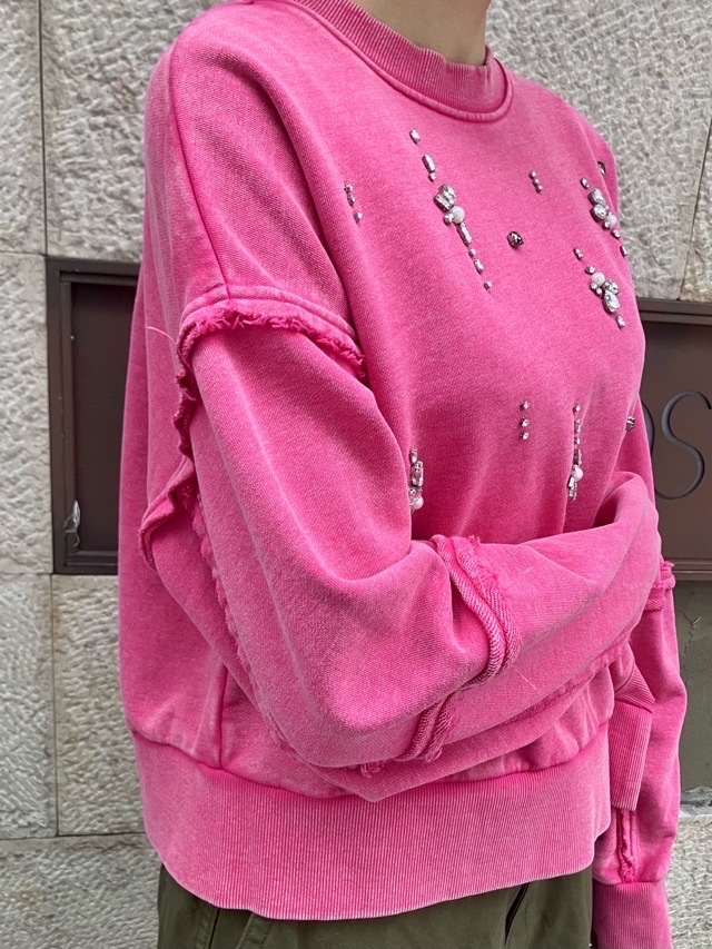 AULA AILA  アシンメトリー ビジュ付き ビンテージライク プルオーバー  1254-08001   BLACK(19) /PINK（72）  アウラアイラ