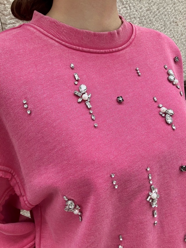 AULA AILA  アシンメトリー ビジュ付き ビンテージライク プルオーバー  1254-08001   BLACK(19) /PINK（72）  アウラアイラ