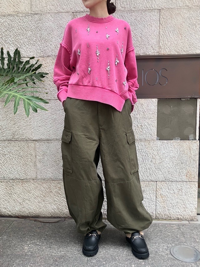 AULA AILA  アシンメトリー ビジュ付き ビンテージライク プルオーバー  1254-08001   BLACK(19) /PINK（72）  アウラアイラ