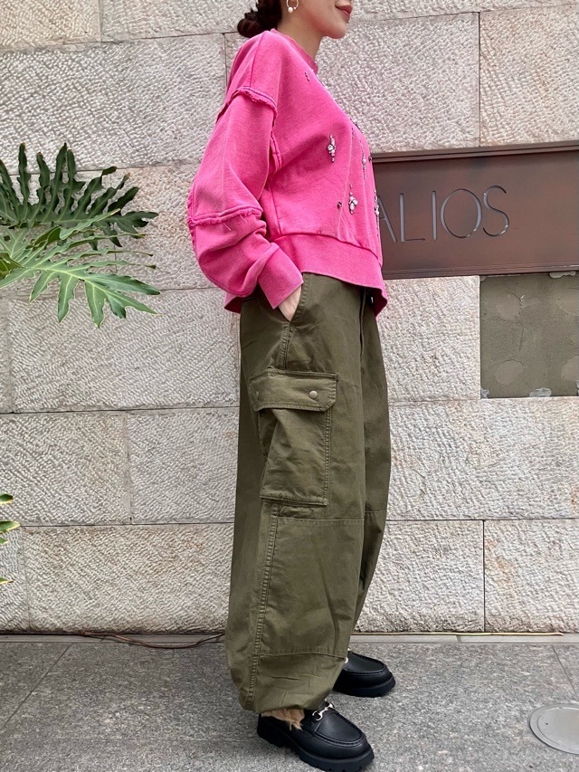 AULA AILA  アシンメトリー ビジュ付き ビンテージライク プルオーバー  1254-08001   BLACK(19) /PINK（72）  アウラアイラ