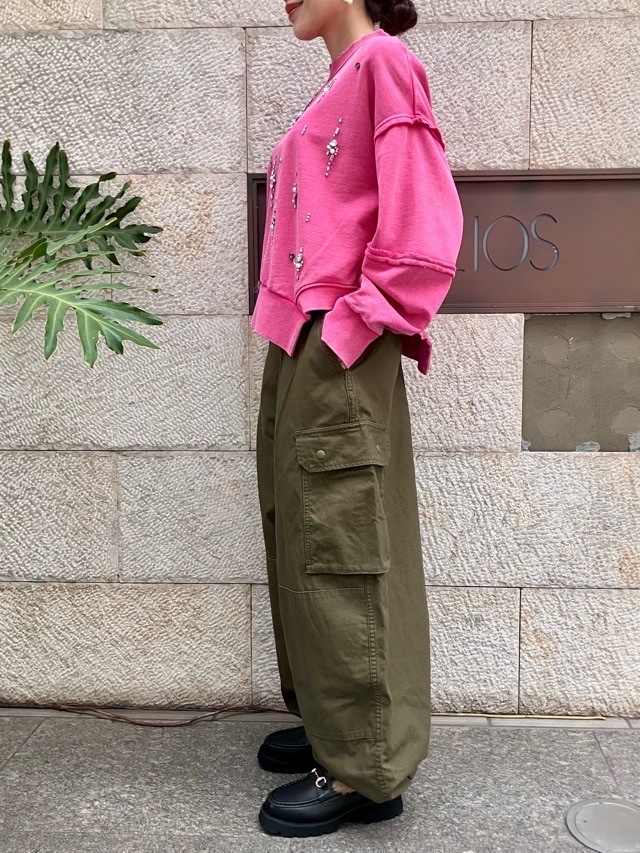 AULA AILA  アシンメトリー ビジュ付き ビンテージライク プルオーバー  1254-08001   BLACK(19) /PINK（72）  アウラアイラ