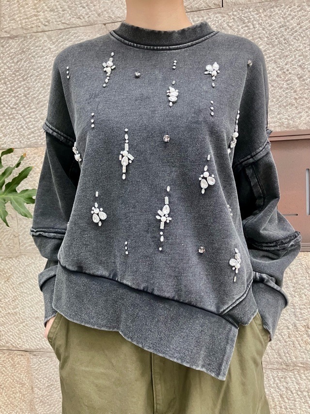 AULA AILA  アシンメトリー ビジュ付き ビンテージライク プルオーバー  1254-08001   BLACK(19) /PINK（72）  アウラアイラ