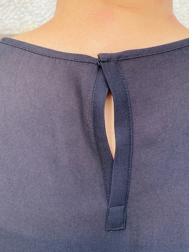 BEATINGHEART  衿 V カット ブラウス　OFF WHITE/CAMEL/BLACK　BB２０３K2　ビーティングハート