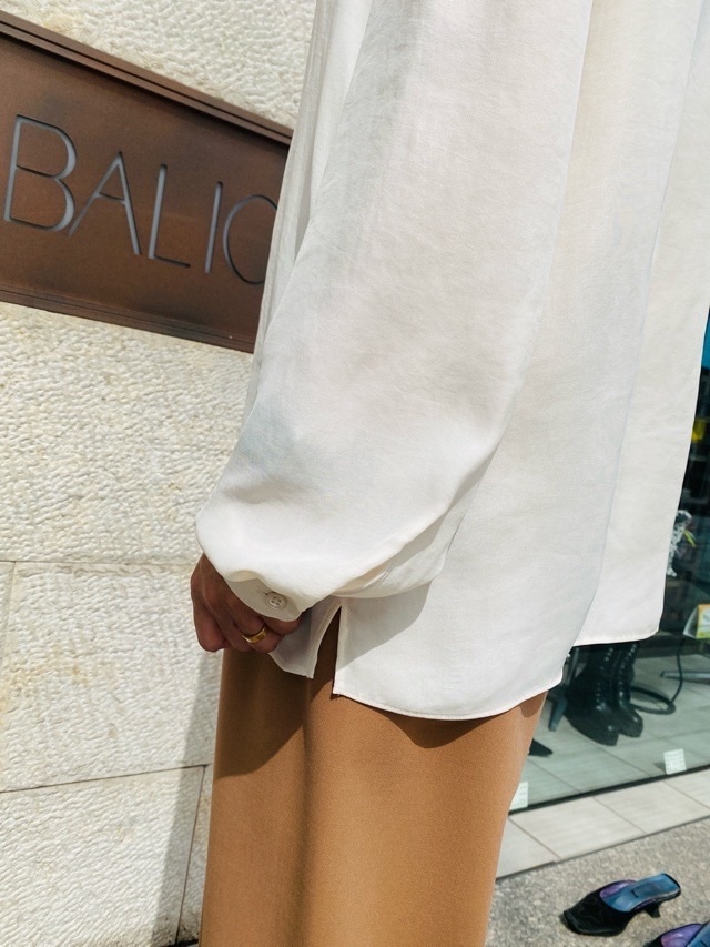 BEATINGHEART  衿 V カット ブラウス　OFF WHITE/CAMEL/BLACK　BB２０３K2　ビーティングハート