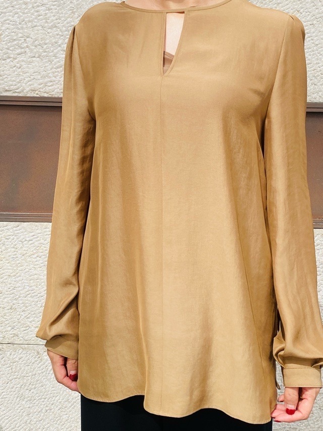 BEATINGHEART  衿 V カット ブラウス　OFF WHITE/CAMEL/BLACK　BB２０３K2　ビーティングハート