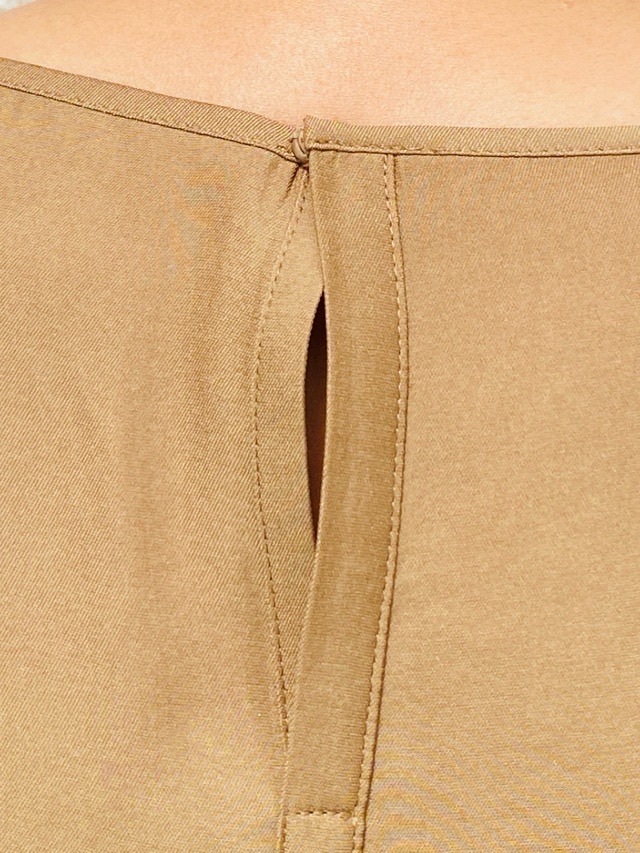 BEATINGHEART  衿 V カット ブラウス　OFF WHITE/CAMEL/BLACK　BB２０３K2　ビーティングハート