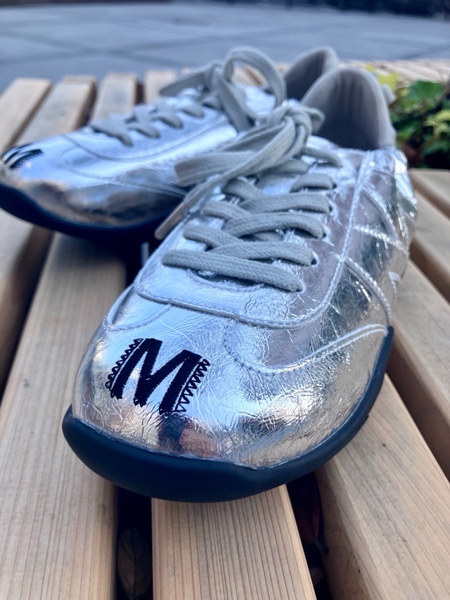 MAISON MAVERICK PRESENTS　メタリック シルバ－ スニーカー　MS2548　SILVER  メゾン マヴェリック プレゼンツ
