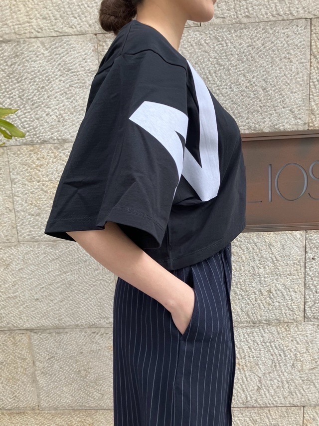 N°21　ヌメロヴェントゥーノ  25S-F101-6328  5分袖 ショート丈 ロゴＴシャツ  PINK / GRAY / BLACK / WHITE  