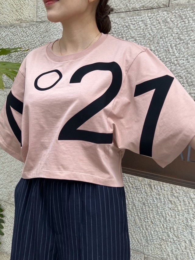 N°21　ヌメロヴェントゥーノ  25S-F101-6328  5分袖 ショート丈 ロゴＴシャツ  PINK / GRAY / BLACK / WHITE  
