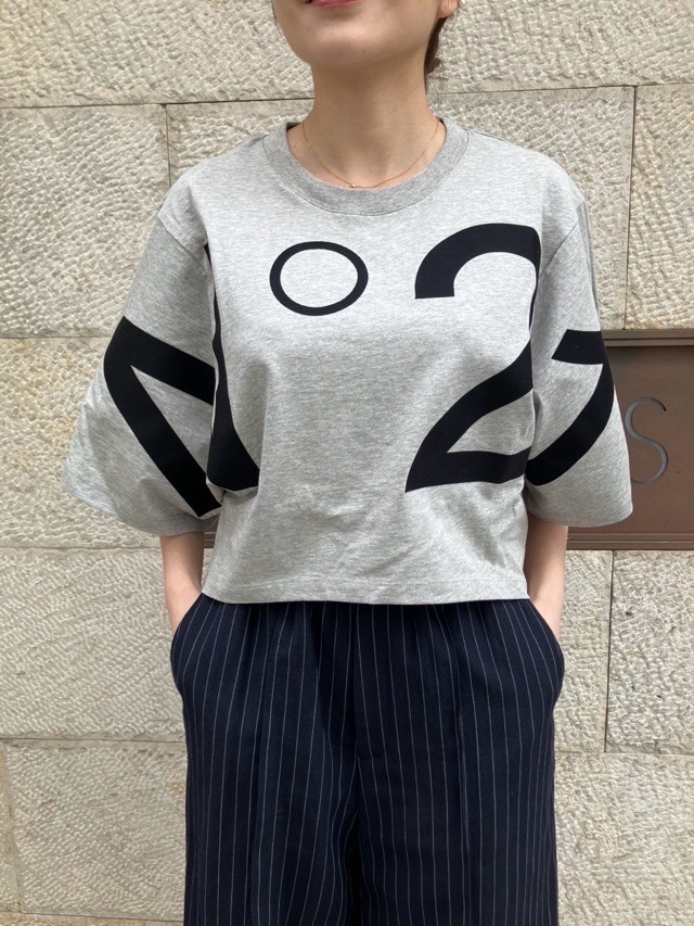 N°21　ヌメロヴェントゥーノ  25S-F101-6328  5分袖 ショート丈 ロゴＴシャツ  PINK / GRAY / BLACK / WHITE  