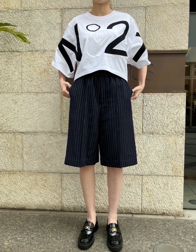 N°21　ヌメロヴェントゥーノ  25S-F101-6328  5分袖 ショート丈 ロゴＴシャツ  PINK / GRAY / BLACK / WHITE  