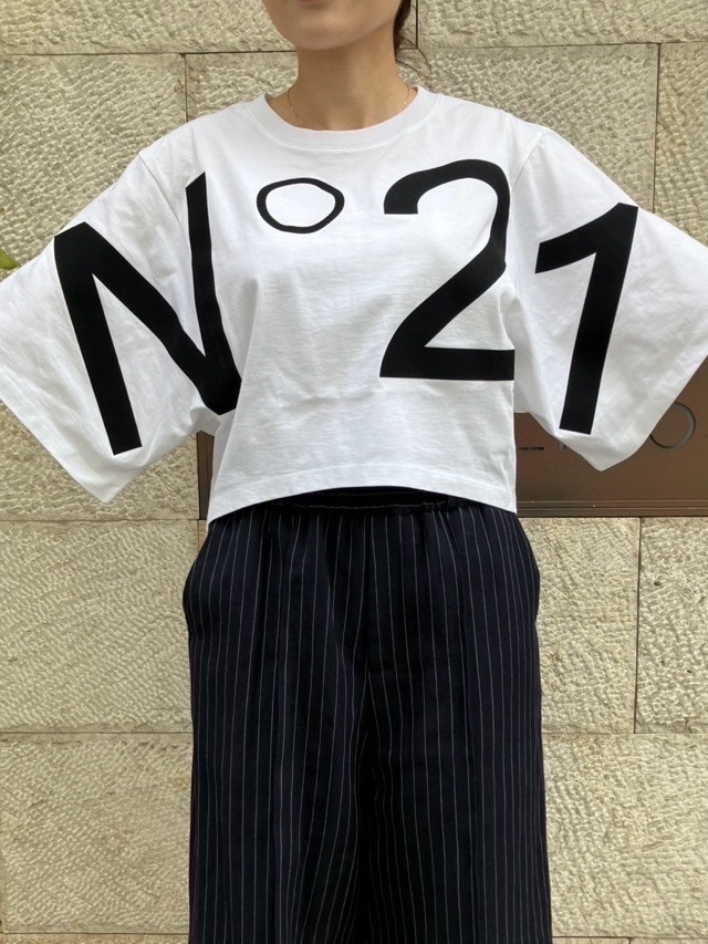 N°21　ヌメロヴェントゥーノ  25S-F101-6328  5分袖 ショート丈 ロゴＴシャツ  PINK / GRAY / BLACK / WHITE  