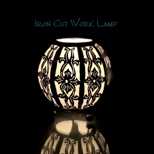 アイアン透かし模様のテーブルライト／カットワークランプ／切り絵
