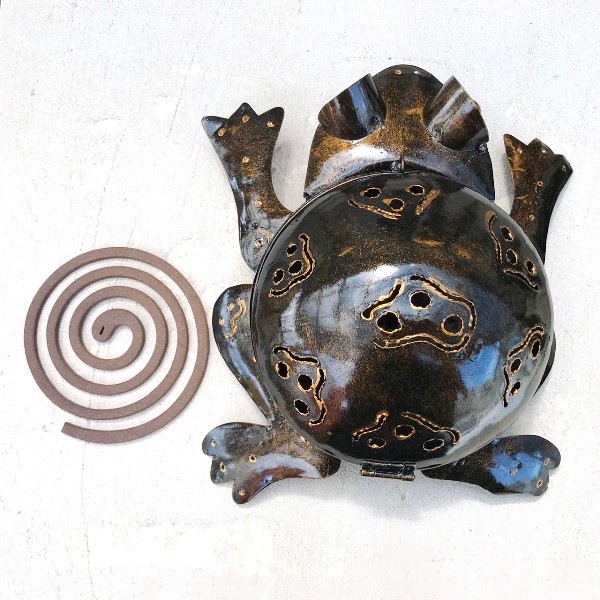 蚊取り線香ホルダー／ブリキ製蚊取り線香立て／お香立て【カエル