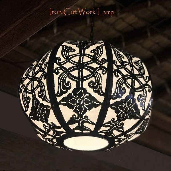 アイアン透かし模様のペンダントライト／カットワークランプ／切り絵の
