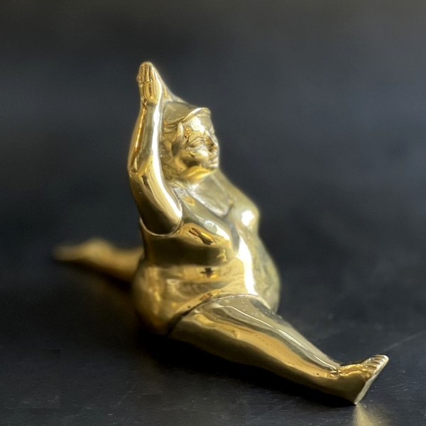 ぽっちゃりヨガのオブジェ／ヨガポーズの置物 ／ストレッチ 真鍮像