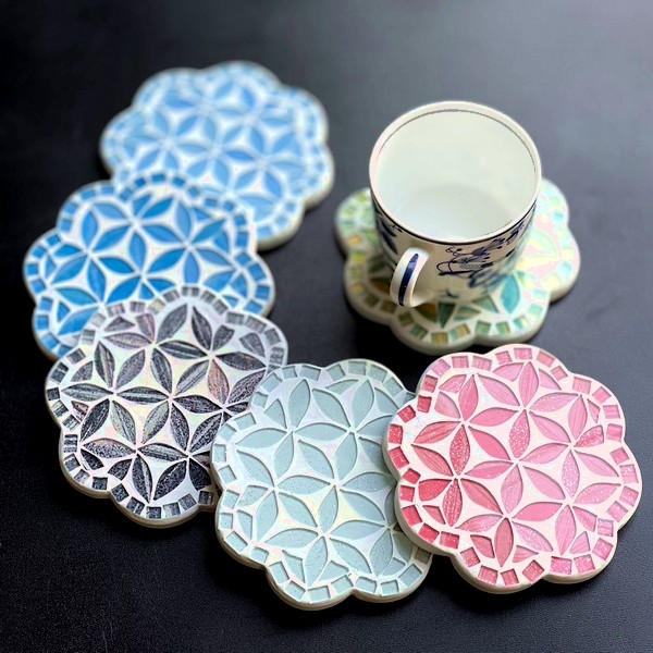 モザイクガラスのコースター【花型】 キラキラのラメ入りガラス