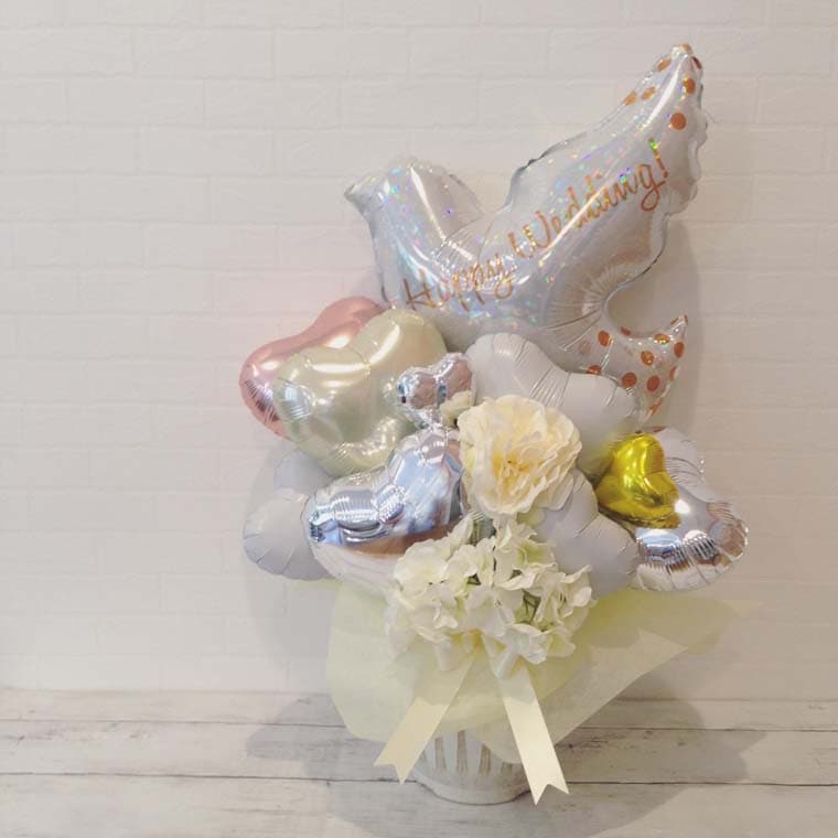 結婚祝い ウェルカムスペースなどに Happyweddingハトと白いお花で華やかに 置き型バルーンギフト 結婚祝い ウェルカムスペースなどに Happyweddingハトと白いお花で華やかに 置き型バルーンギフト