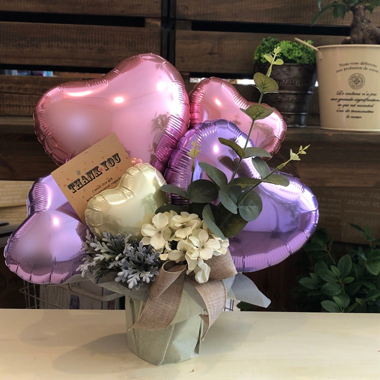 開店祝いや周年祝いに人気のナチュラルで優しい雰囲気の置き型バルーン